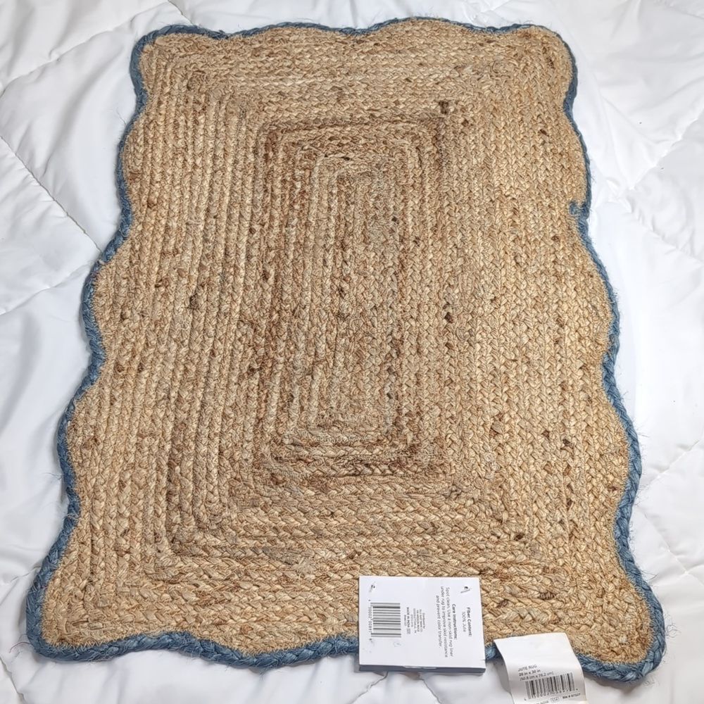 Jute Rug 20in by 30in Color Trimmed in Green or Purple, NEW - Picture 3 of 7